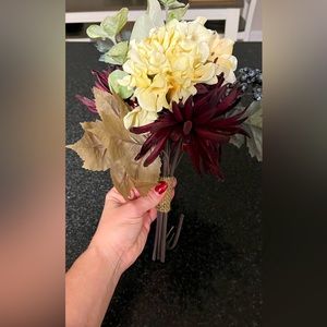 Artificial floral bouquet